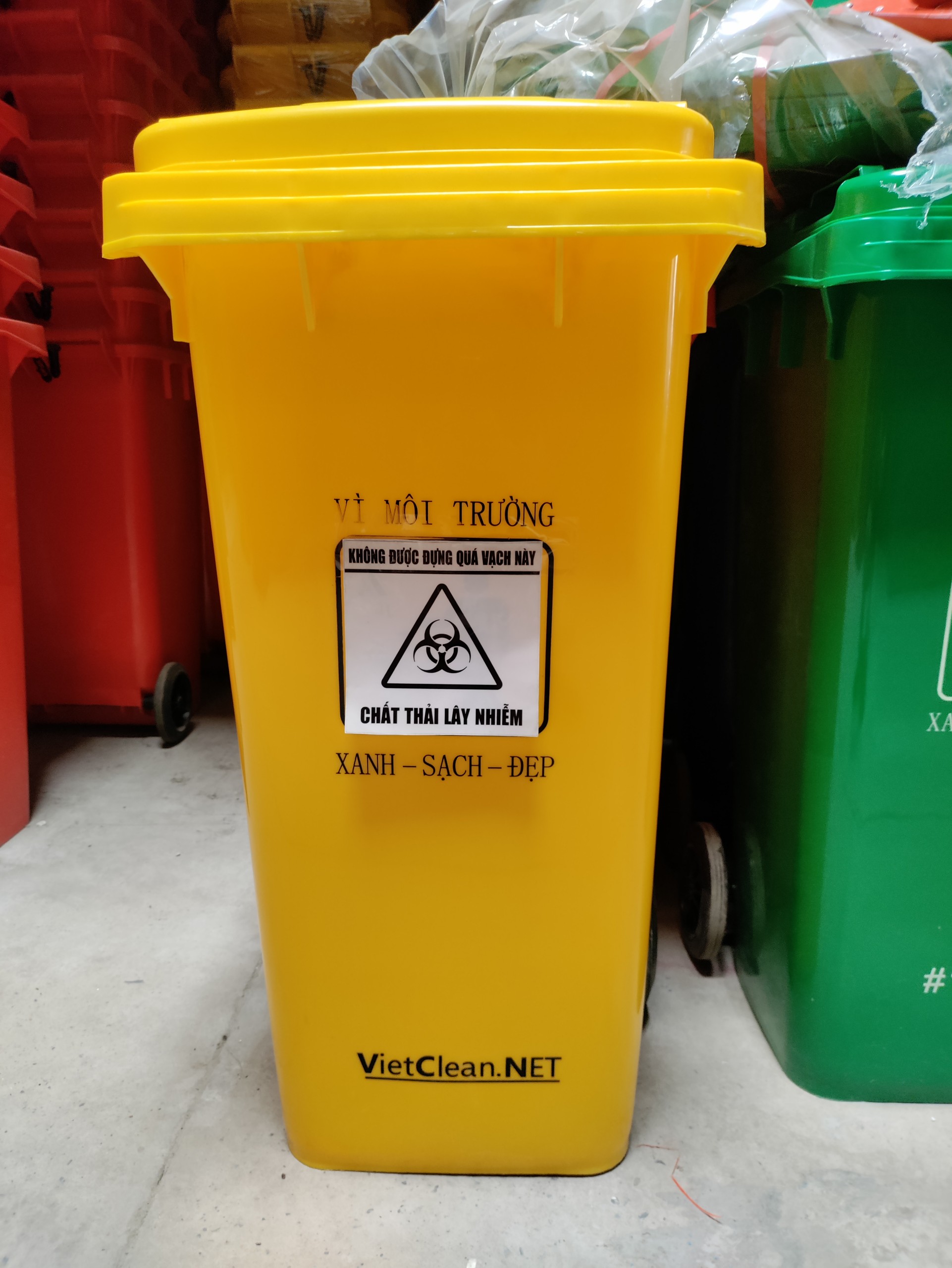 Thùng rác 120L nhựa HDPE 2 bánh xe, màu vàng