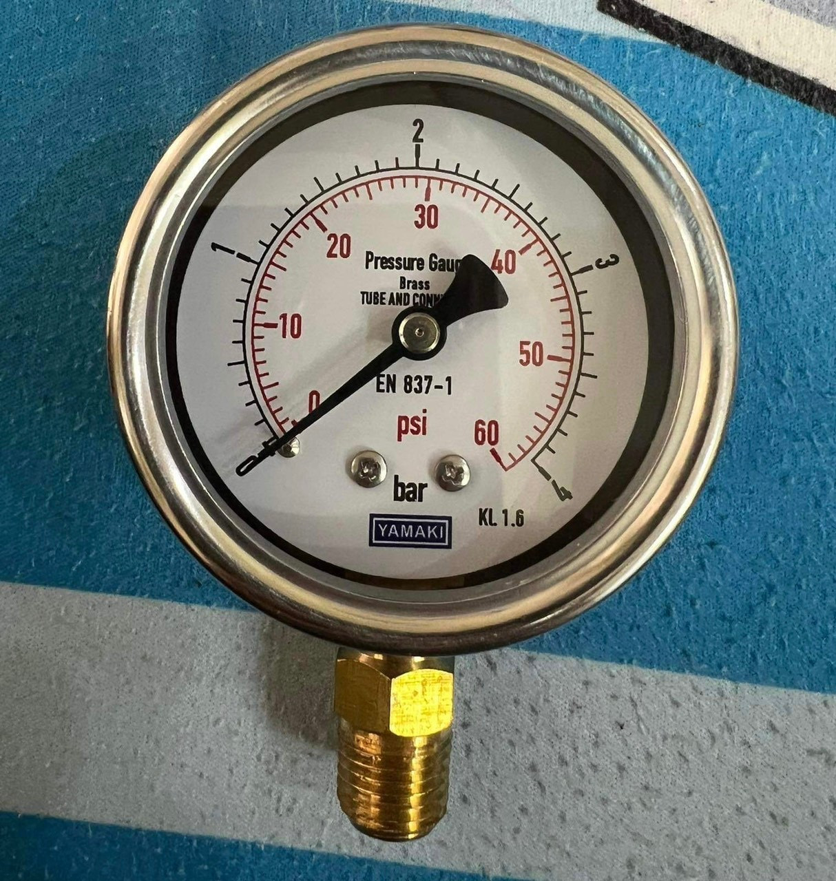 Đồng hồ áp suất Yamaki 0–4 bar mặt 63mm