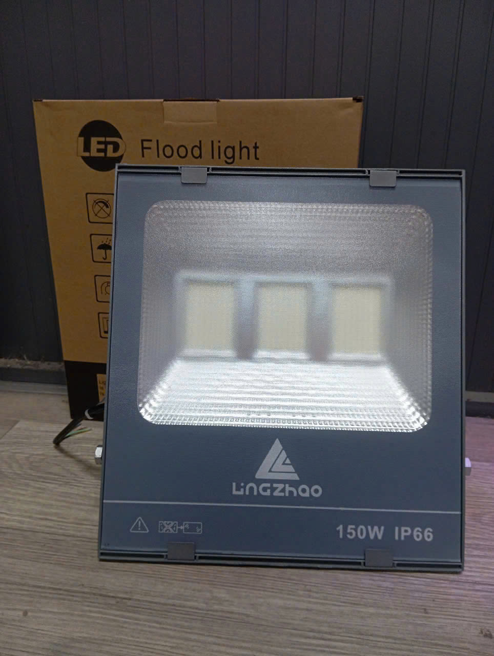 Đèn pha led 150W Lingzhao, ánh sáng trắng